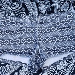 Aztec print design black and white shorts